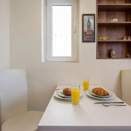 Very & Aristocratic 2 Bedroom With Air Conditioning Appartement Sofia