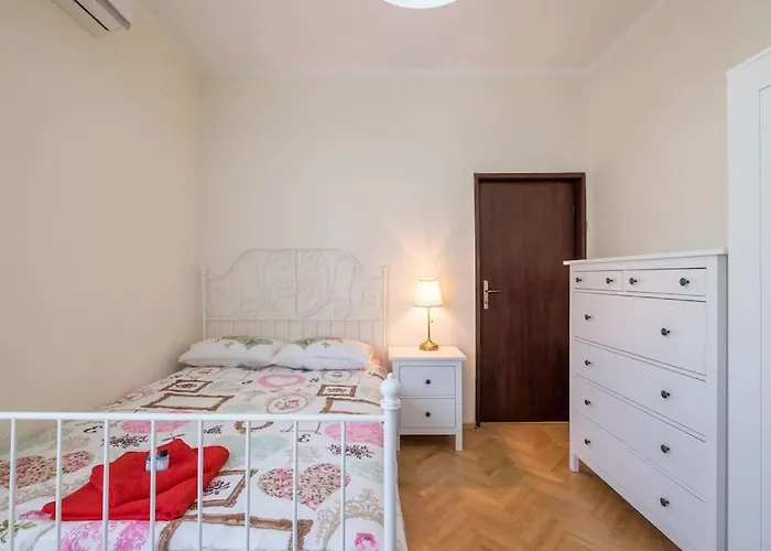 Very & Aristocratic 2 Bedroom With Air Conditioning *