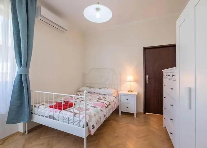 Very & Aristocratic 2 Bedroom With Air Conditioning *