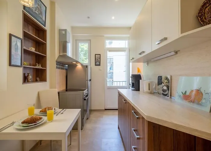 Very & Aristocratic 2 Bedroom With Air Conditioning Apartament *