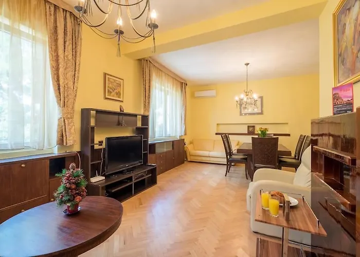 Very & Aristocratic 2 Bedroom With Air Conditioning *