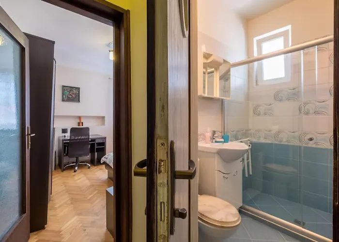 Very & Aristocratic 2 Bedroom With Air Conditioning סופיה