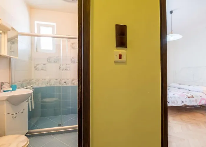 Very & Aristocratic 2 Bedroom With Air Conditioning סופיה