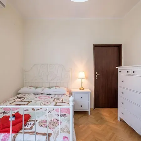 Very & Aristocratic 2 Bedroom With Air Conditioning *