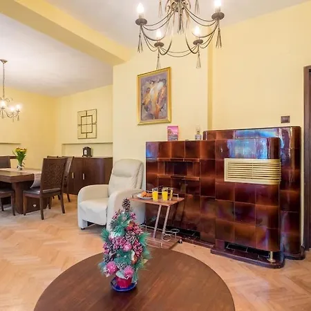Very & Aristocratic 2 Bedroom With Air Conditioning Apartmán
