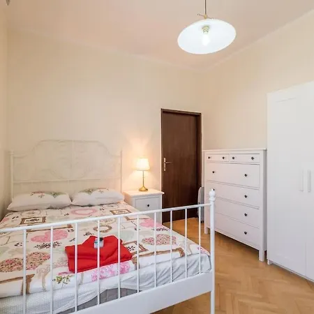 Apartmán Very & Aristocratic 2 Bedroom With Air Conditioning *