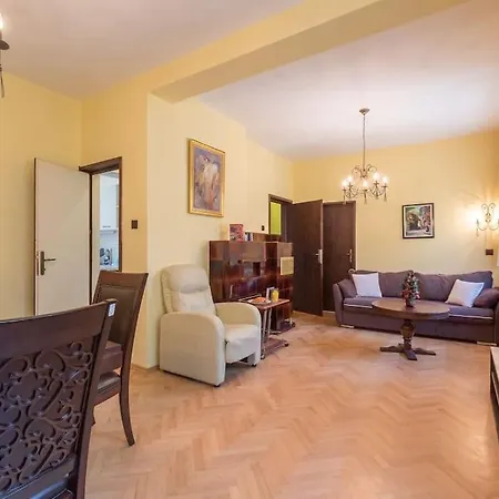 Very & Aristocratic 2 Bedroom With Air Conditioning Apartmán Sofie