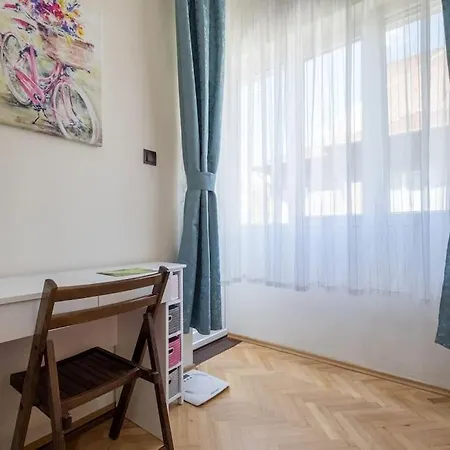 Apartmán Very & Aristocratic 2 Bedroom With Air Conditioning