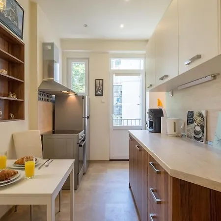 Very & Aristocratic 2 Bedroom With Air Conditioning Apartman *