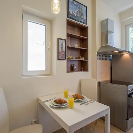Apartmán Very & Aristocratic 2 Bedroom With Air Conditioning Sofie
