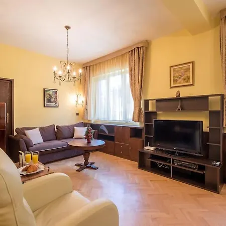 Apartman Very & Aristocratic 2 Bedroom With Air Conditioning *