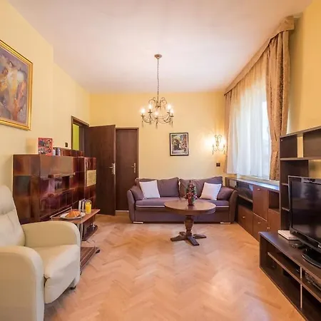 Daire Very & Aristocratic 2 Bedroom With Air Conditioning