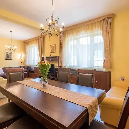 Apartmán Very & Aristocratic 2 Bedroom With Air Conditioning *