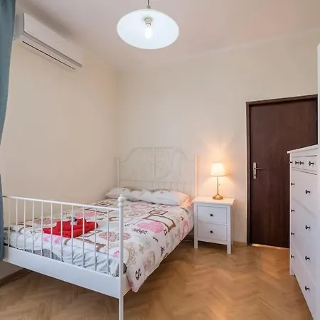 Very & Aristocratic 2 Bedroom With Air Conditioning *