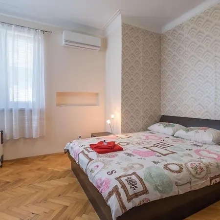 Very & Aristocratic 2 Bedroom With Air Conditioning Apartment *